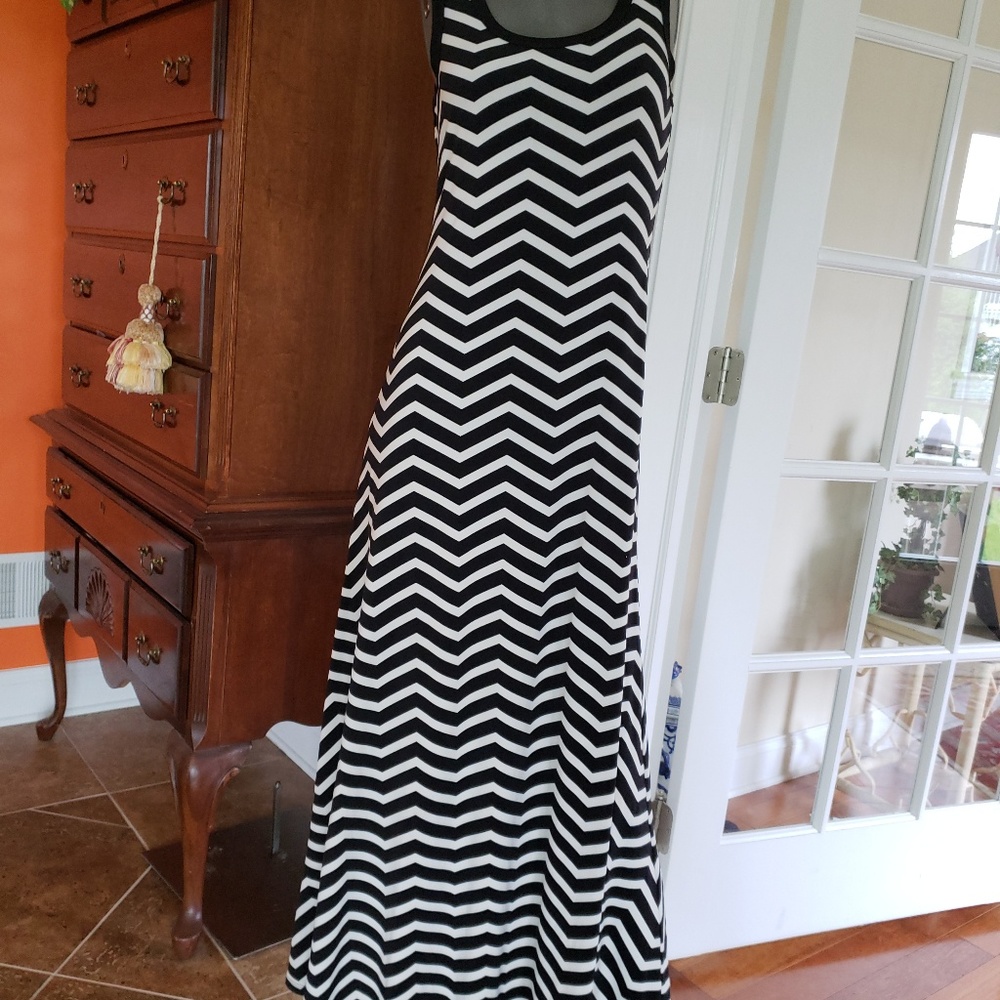 SZ 4 CALVIN CLEIN MAXI DRESS